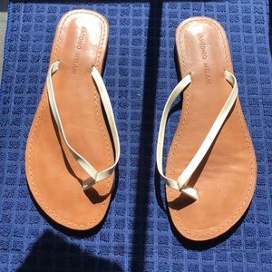 antonio melani flat thong sandals size 8